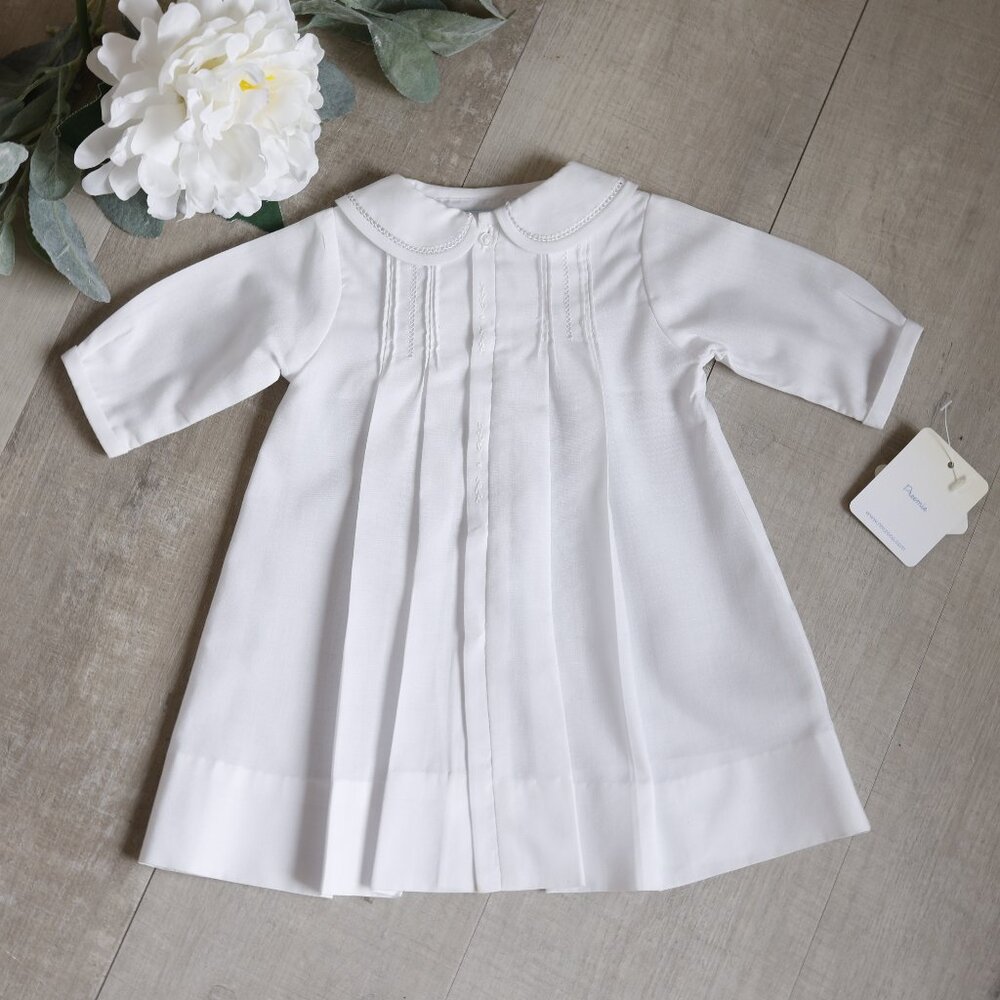 White Heirloom Baby Gown Preemie Pin Tucks Embroidery Boutique Unisex NWT